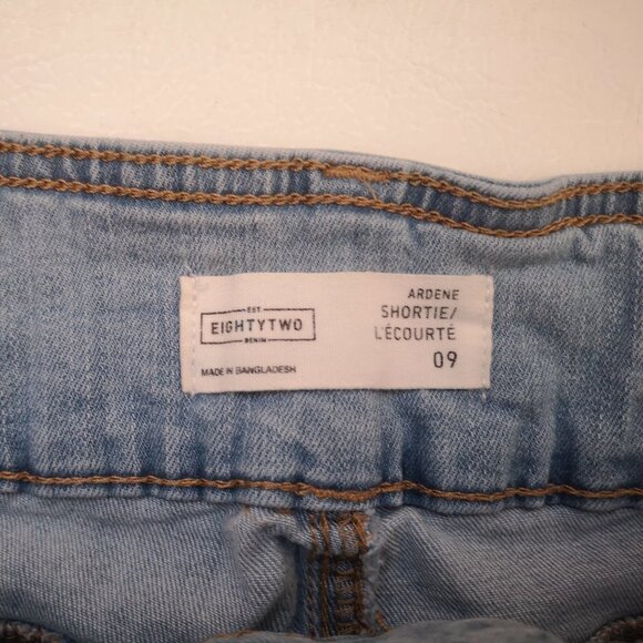 2/$20.00 Mix & Match - Eighty Two Ardene Shortie Ladies Size 9 Light Wash Shorts - Picture 3 of 9